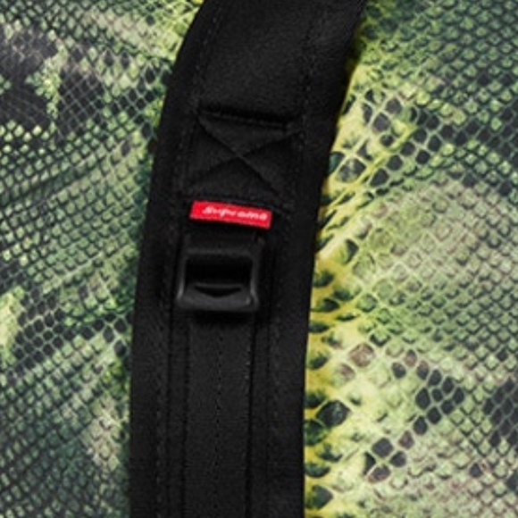 NWT Supreme North Face Snakeskin Duffle Bag - Picture 6 of 6